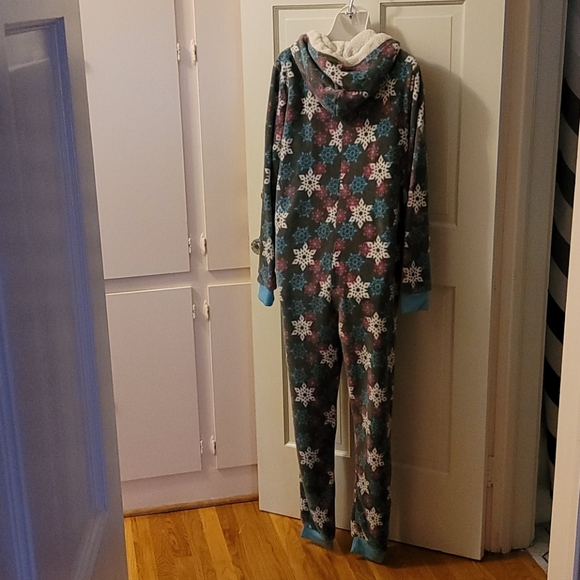 Adult Onesie PJ's - Picture 5 of 9